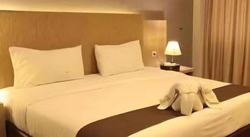 อโศก ลักชัวรี่ โฮเต็ล Hotel บันดาร์ ลัมปุง ภายนอก รูปภาพ