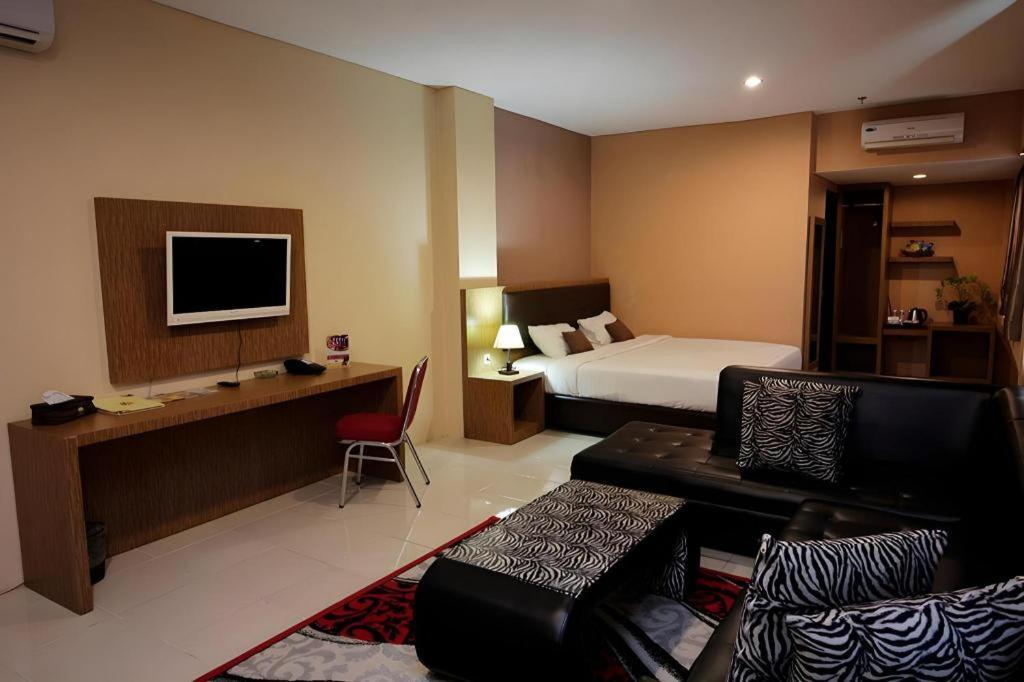 อโศก ลักชัวรี่ โฮเต็ล Hotel บันดาร์ ลัมปุง ภายนอก รูปภาพ