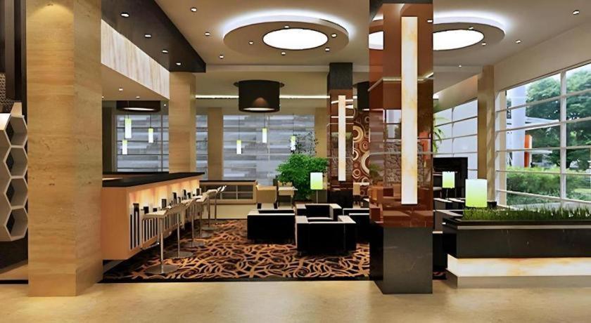 อโศก ลักชัวรี่ โฮเต็ล Hotel บันดาร์ ลัมปุง ภายนอก รูปภาพ
