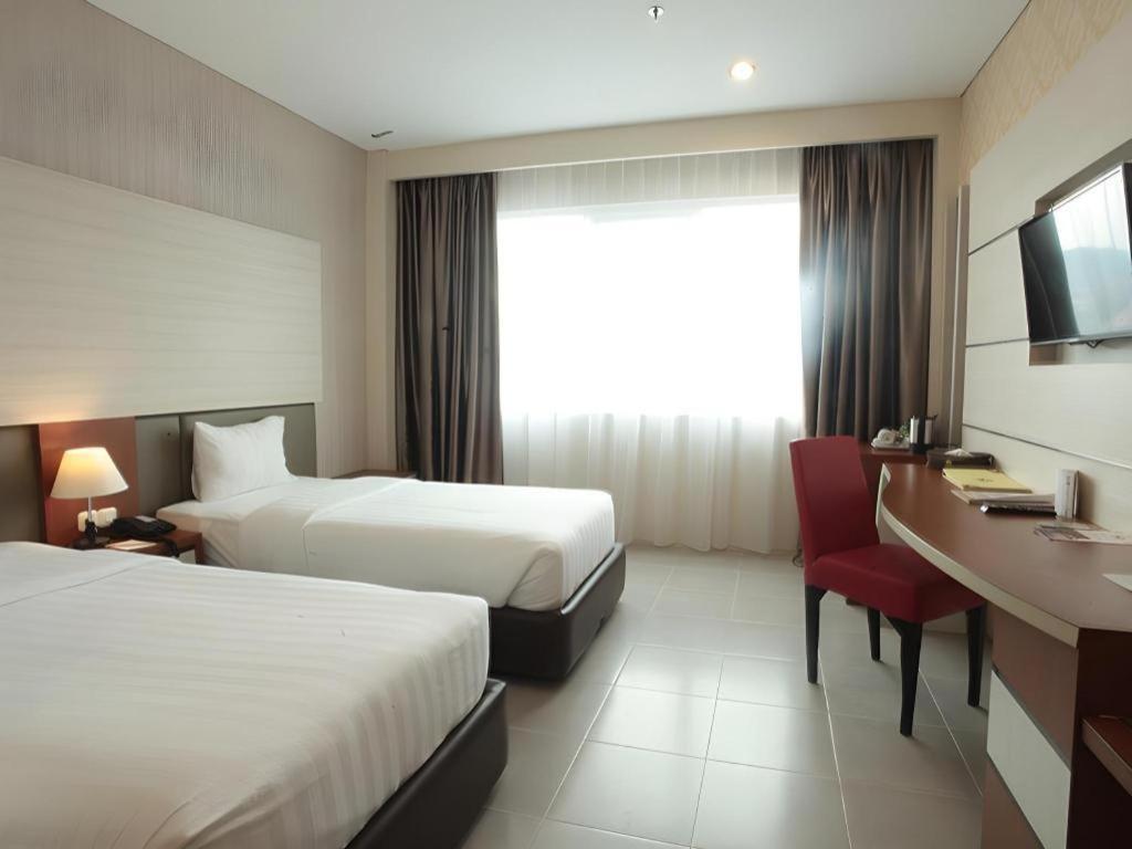 อโศก ลักชัวรี่ โฮเต็ล Hotel บันดาร์ ลัมปุง ภายนอก รูปภาพ