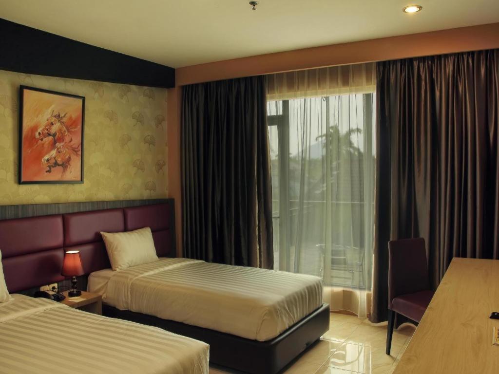 อโศก ลักชัวรี่ โฮเต็ล Hotel บันดาร์ ลัมปุง ภายนอก รูปภาพ
