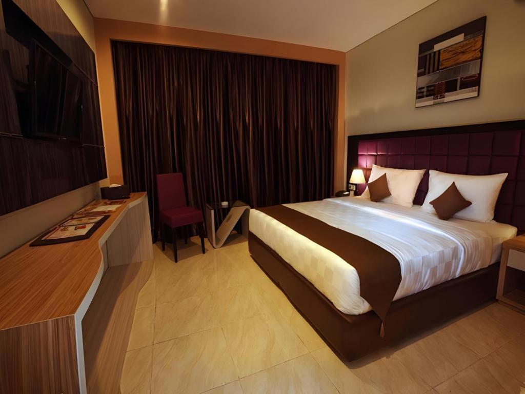อโศก ลักชัวรี่ โฮเต็ล Hotel บันดาร์ ลัมปุง ภายนอก รูปภาพ