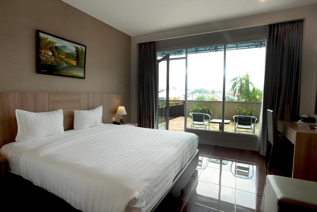 อโศก ลักชัวรี่ โฮเต็ล Hotel บันดาร์ ลัมปุง ภายนอก รูปภาพ