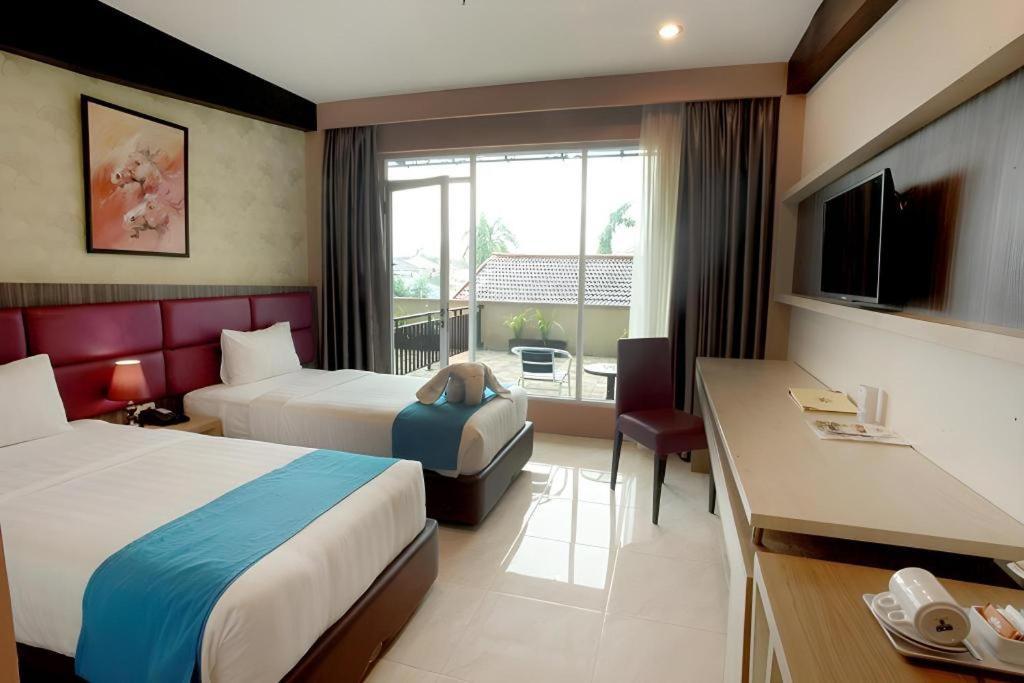 อโศก ลักชัวรี่ โฮเต็ล Hotel บันดาร์ ลัมปุง ภายนอก รูปภาพ