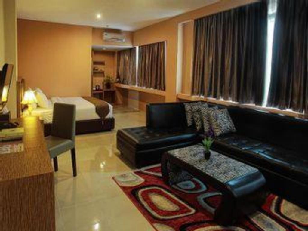 อโศก ลักชัวรี่ โฮเต็ล Hotel บันดาร์ ลัมปุง ภายนอก รูปภาพ