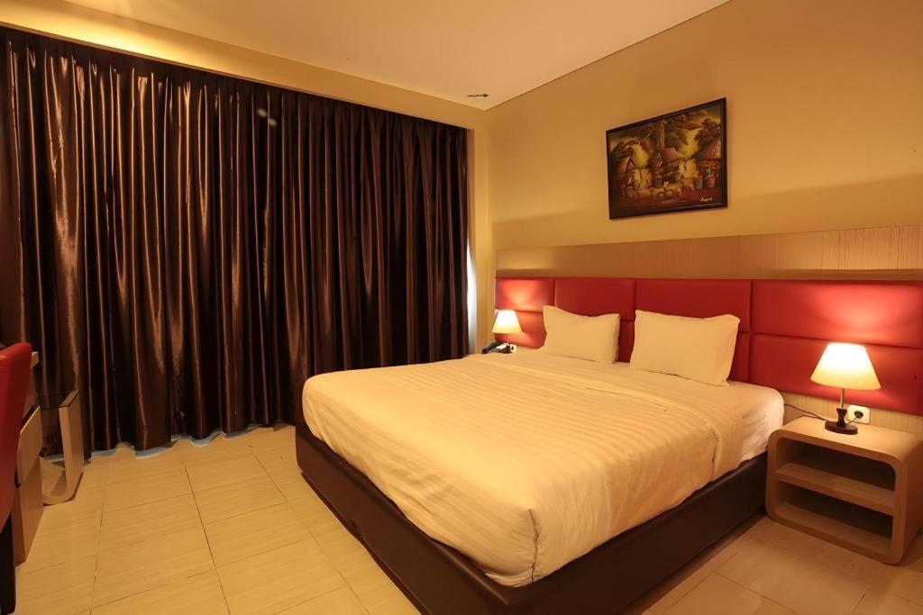 อโศก ลักชัวรี่ โฮเต็ล Hotel บันดาร์ ลัมปุง ภายนอก รูปภาพ